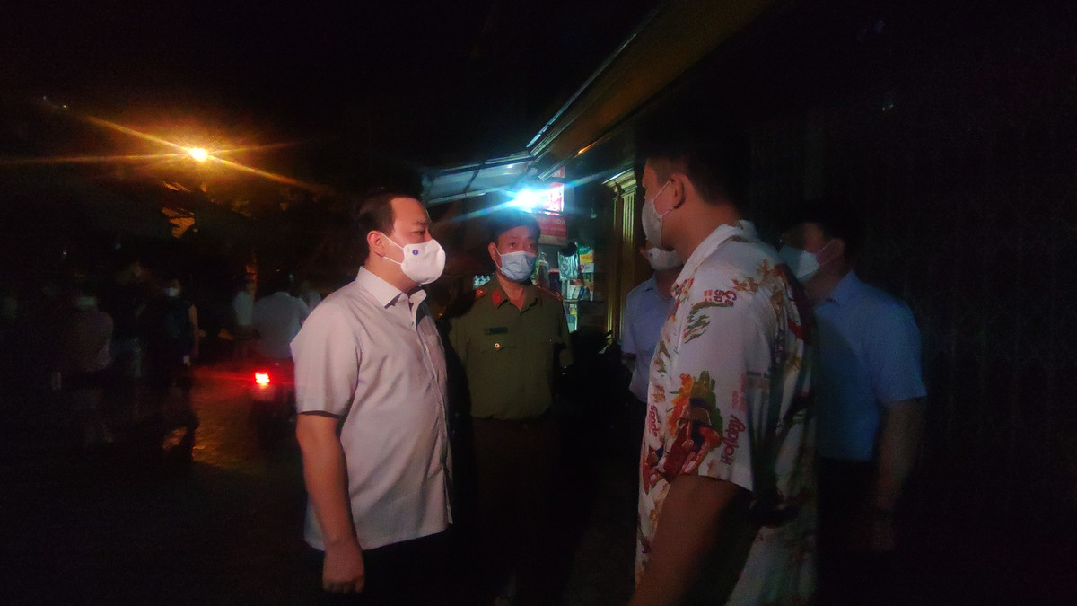 Ha Noi bat ngo kiem tra, xu ly hang loat quan an mo qua gio quy dinh trong dem