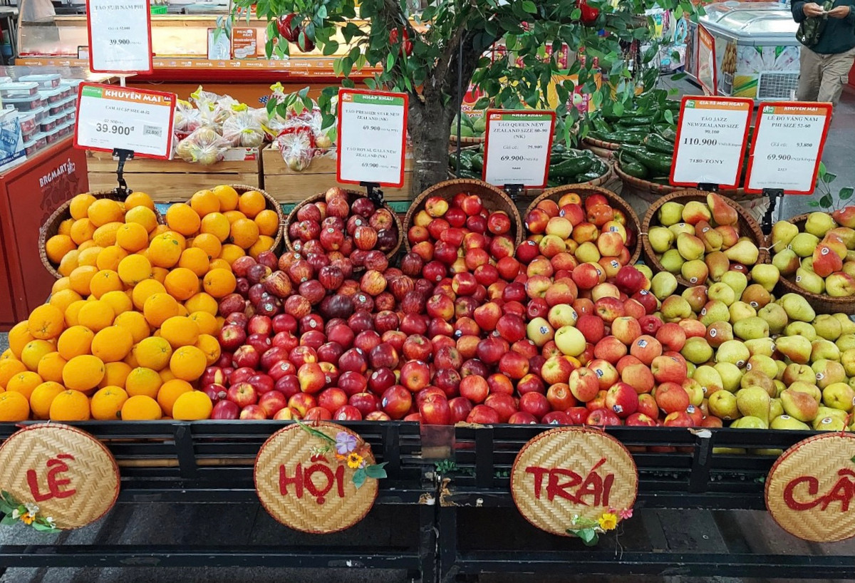 Siêu thị BRG (Ngọc Khánh) cũng đầy ắp hàng thực phẩm.