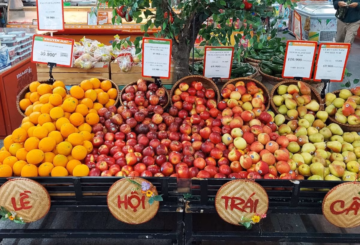 Siêu thị BRG (Ngọc Khánh) cũng đầy ắp hàng thực phẩm.