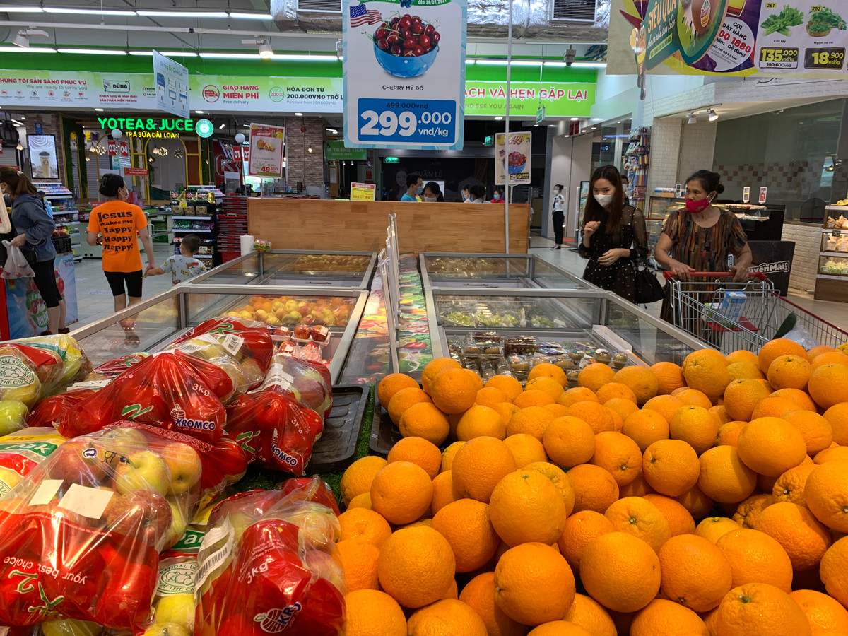 Đại diện của Siêu thị BigC (Trần Duy Hưng) cho biết, siêu thị đã chuẩn bị theo chỉ đạo của Sở Công thương, có thể mở thêm giờ để người dân có thêm nhiều thời gian mua sắm, không bị đổ dồn về xếp hàng, tránh tập trung đông người.