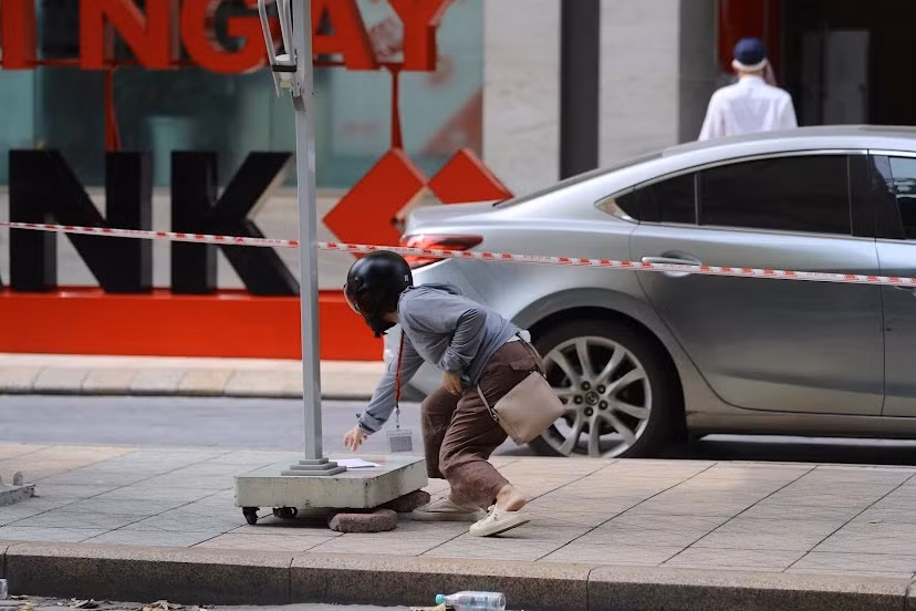 Ngoài ra, nhân viên tại đây cũng không tụ tập xuống tầng 1 cho đến khi có thông báo tiếp theo.