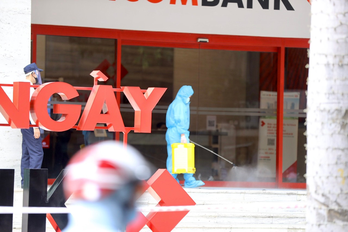 Việc phong toả TTTM Vincom Bà Triệu khiến nhiều cơ quan, trụ sở thuê mặt bằng cũng bị ảnh hưởng.