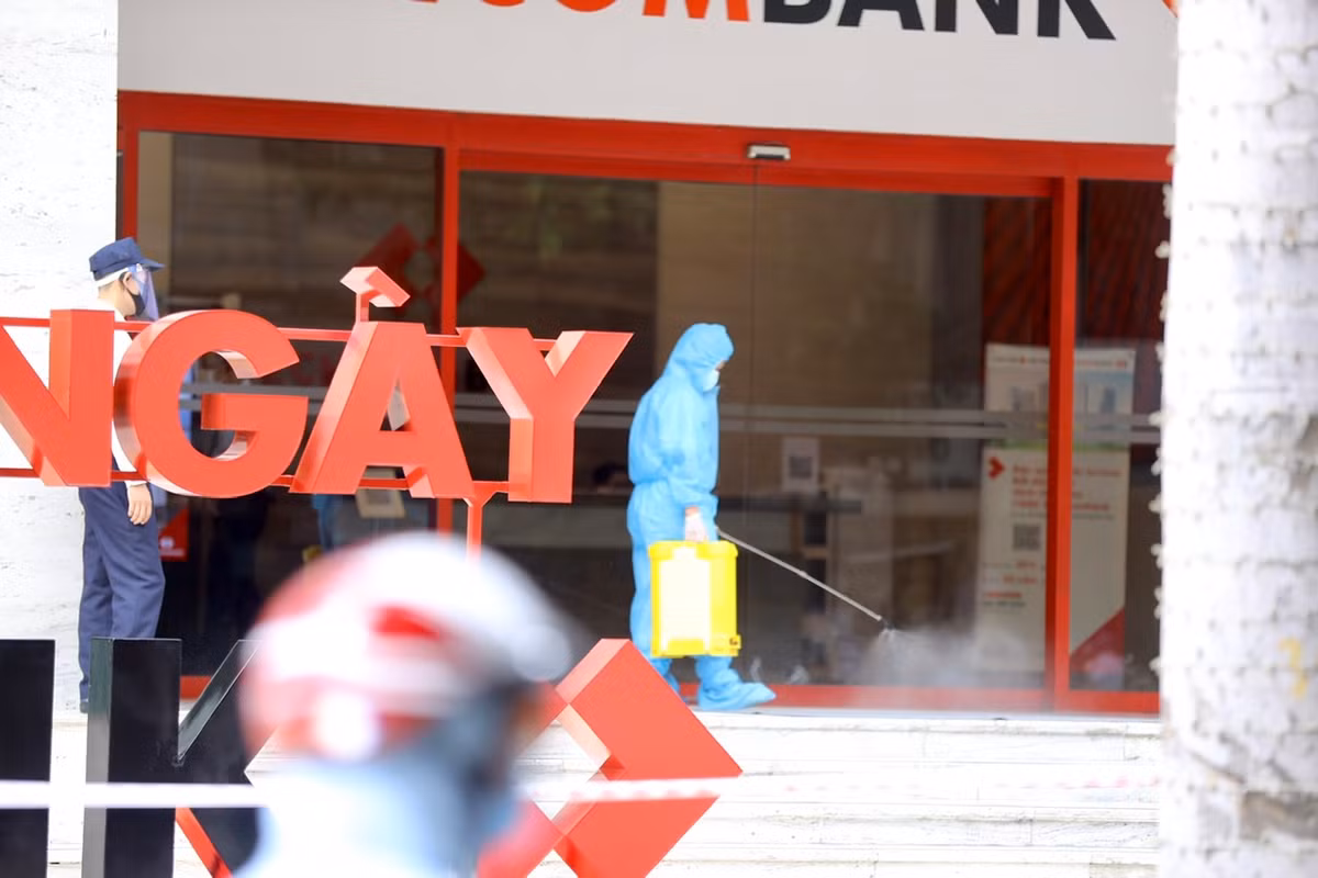 Việc phong toả TTTM Vincom Bà Triệu khiến nhiều cơ quan, trụ sở thuê mặt bằng cũng bị ảnh hưởng.