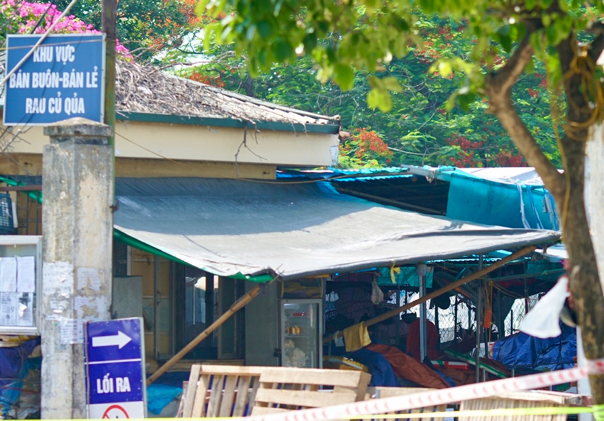 Việc chợ đầu mối phía Nam xuất hiện ca F0 sẽ khiến rất nhiều người có liên quan bởi mới ngày hôm qua, chợ còn hoạt động bình thường. Đây lại là chợ dân sinh lớn nhất Hà Nội.