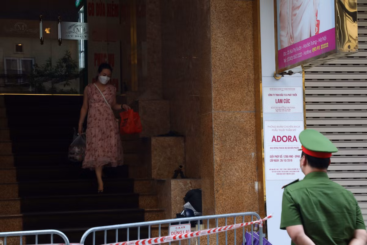 Ha Noi: Hang loat hang quan bi dong cua do 5 ca F0 den-Hinh-2