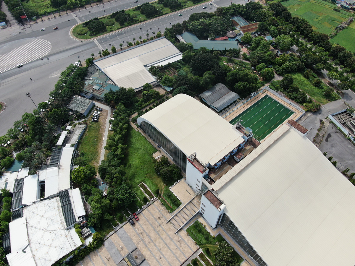 Phần lớn khuôn viên đất của Khu LHTTQG Mỹ Đình được cho thuê sử dụng với mục đích kinh doanh.