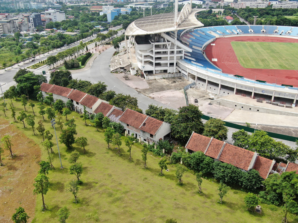 Ngoài ra, Thanh tra Chính phủ đề nghị kiểm tra việc Khu LHTTQG sử dụng đất thực hiện hợp đồng hợp tác đầu tư trạm phân phối gas với Công ty Tân An Bình trong khuôn viên Cung thể thao dưới nước vi phạm quy định của pháp luật về đất đai, pháp luật về quản lý sử dụng tài sản nhà nước, tài sản công