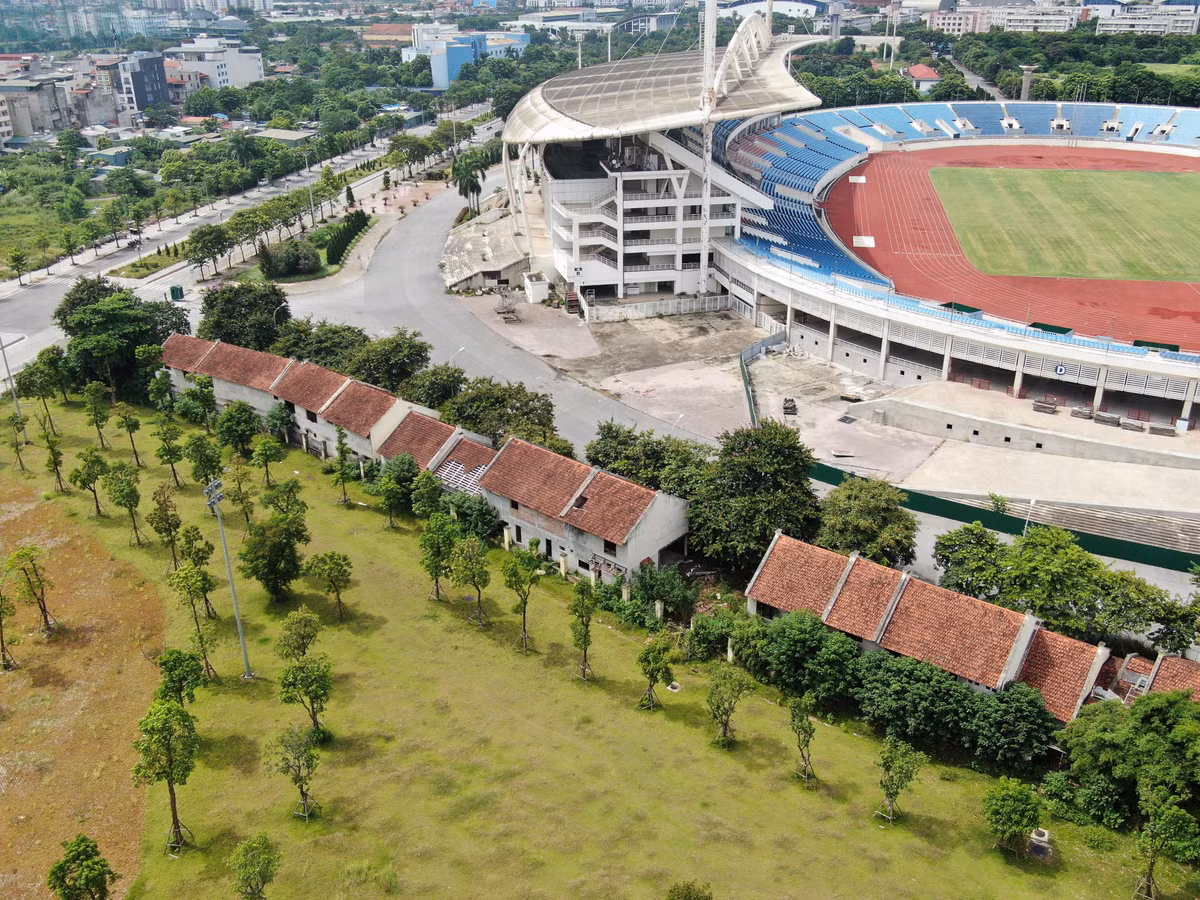 Ngoài ra, Thanh tra Chính phủ đề nghị kiểm tra việc Khu LHTTQG sử dụng đất thực hiện hợp đồng hợp tác đầu tư trạm phân phối gas với Công ty Tân An Bình trong khuôn viên Cung thể thao dưới nước vi phạm quy định của pháp luật về đất đai, pháp luật về quản lý sử dụng tài sản nhà nước, tài sản công