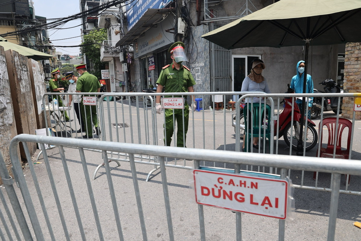 Theo quyết định, Chủ tịch UBND phường Chương Dương sẽ phải chịu trách nhiệm trước UBND quận Hoàn Kiếm về việc tổ chức thực hiện cách ly toàn bộ phường Chương Dương.