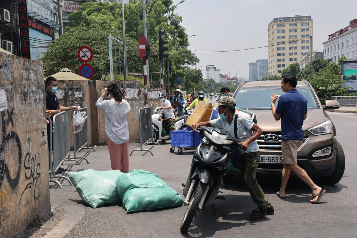 Trong quá trình thực hiện cách ly, UBND phường Chương Dương cũng yêu cầu dừng các hoạt động xây dựng, không tập trung đông người trong vùng cách ly.