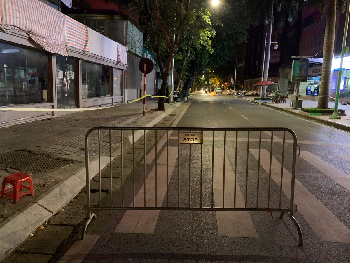 Trước đó, một nhân viên tại tiệm pizza Company được phát hiện nhiễm COVID-19 khiến cửa hàng người này làm việc phải phong tỏa, khử khuẩn.