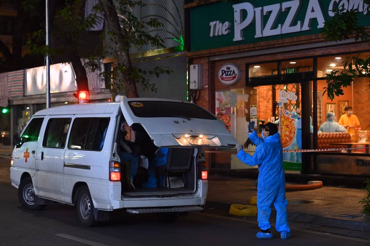 Phong toa quan pizza Company o Doan Tran Nghiep do nhan vien nghi la F0-Hinh-2