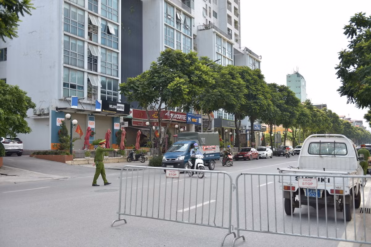 Ha Noi xu phat nhieu shipper tu do, khong giay “thong hanh”