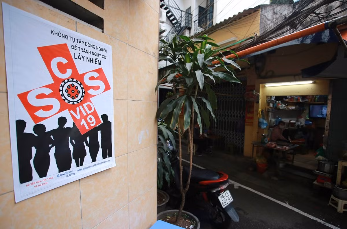 Chợ Yên Thái (Hoàn Kiếm, Hà Nội), cũng đã có phương pháp riêng để thực hiện giãn cách trong chợ.