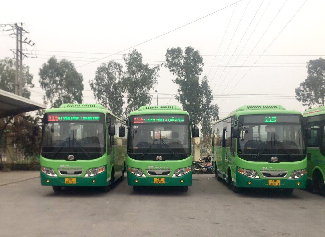 Ha Noi giam phuong tien cong cong, dong cua hang quan vi pham chong dich