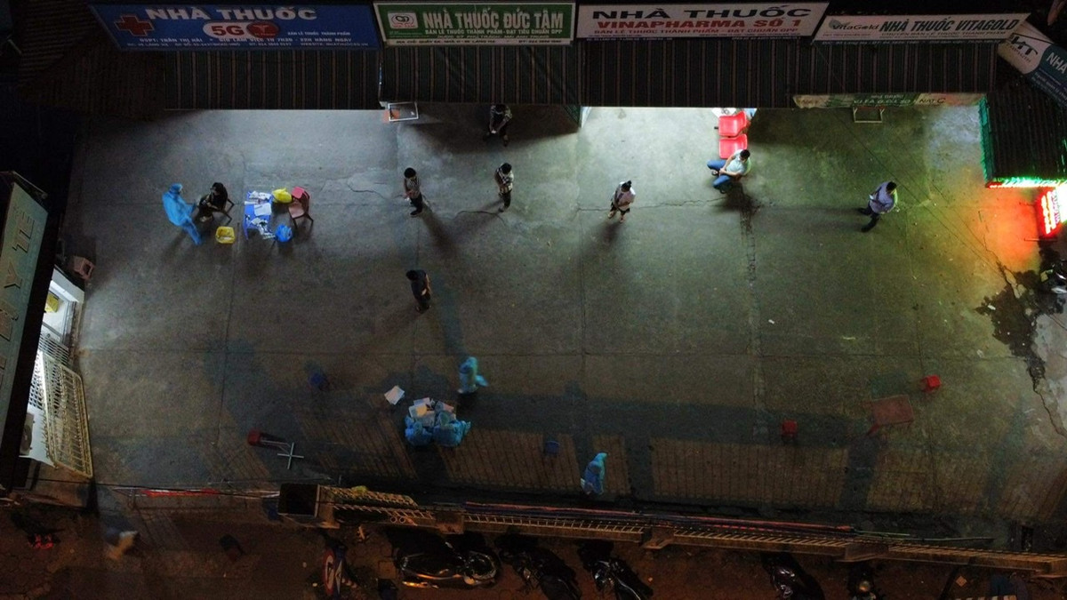 Sở Y tế Hà Nội cũng phát đi thông báo yêu cầu những người đến mua thuốc tại Nhà thuốc Đức Tâm phải tự cách ly tại nhà đồng thời báo cho cơ quan y tế gần nhất.