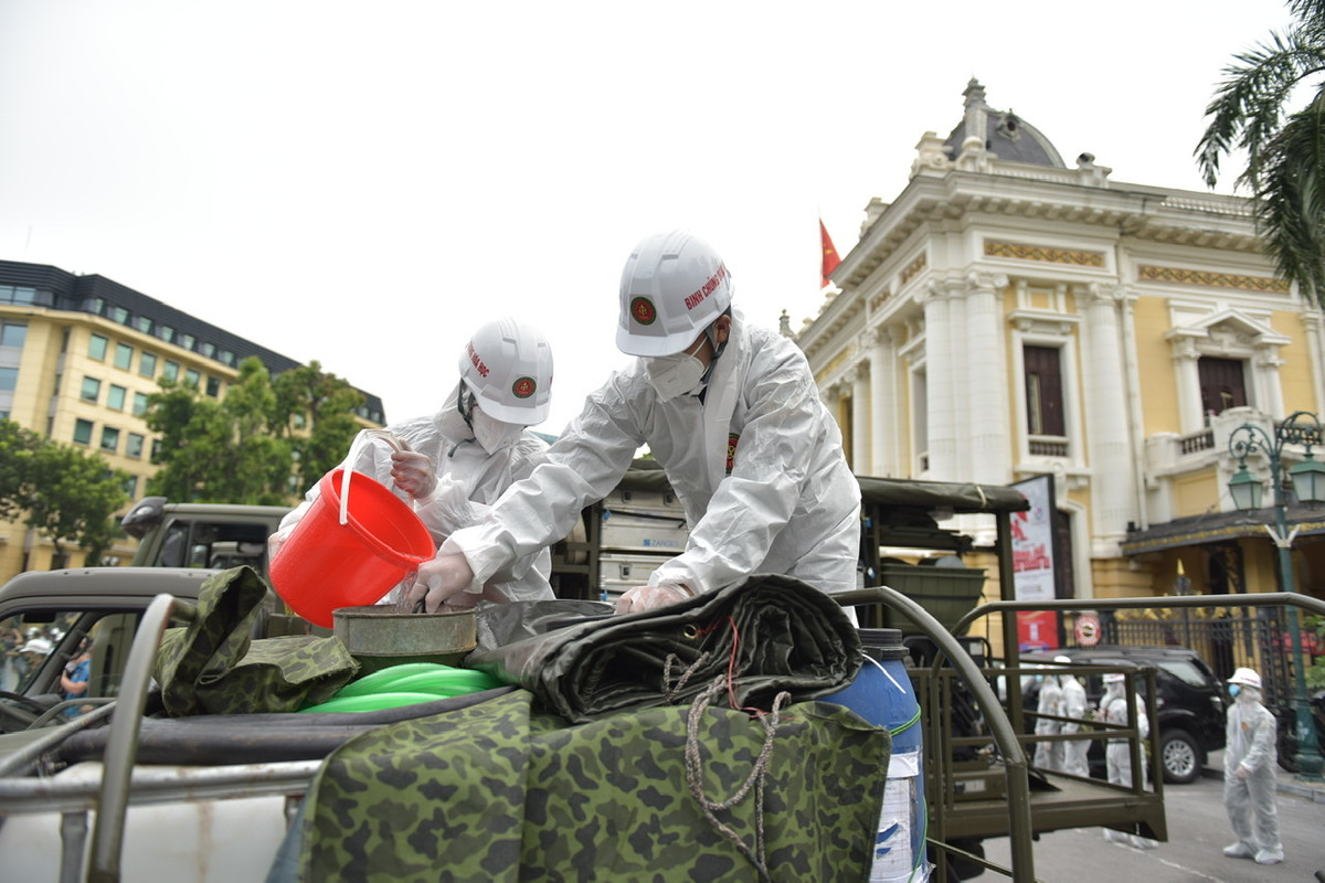 Theo đề xuất của Sở Y tế Hà Nội, lực lượng quân đội sẽ tiến hành phun khử khuẩn Hà Nội trên diện rộng.