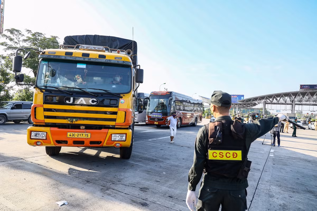 De xuat thay danh muc “hang hoa thiet yeu” bang “hang hoa cam luu thong”