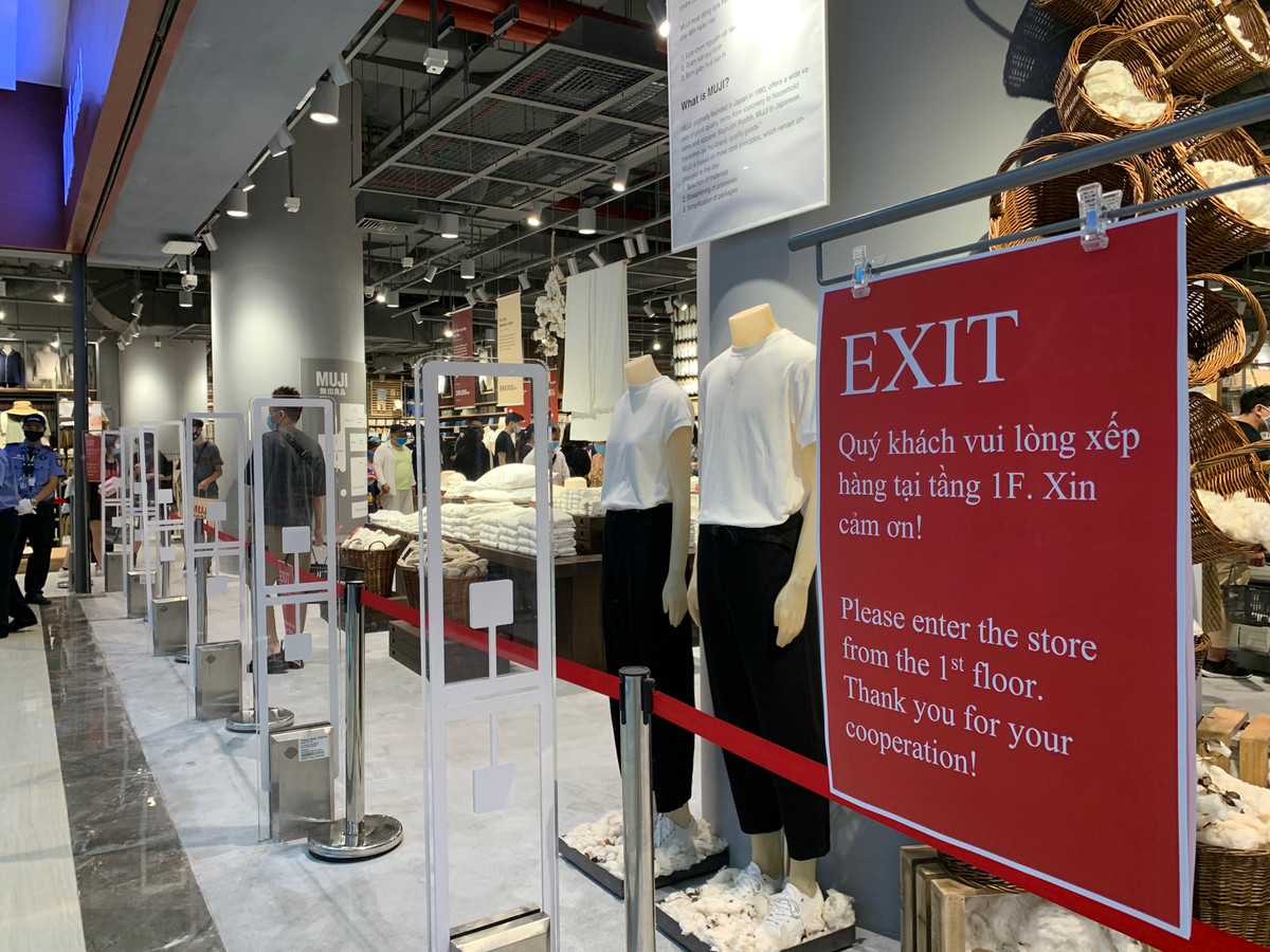 Khai trương MUJI đầu tiên Hà Nội, mở cửa 30 phút quầy thanh toán đã chật cứng khách - Hình 2 Khai truong MUJI dau tien Ha Noi, mo cua 30 phut quay thanh toan da chat cung khach-Hinh-2