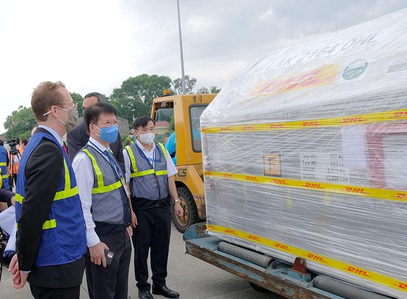 Hon 97.000 lieu vaccine Pfizer dau tien da ve Viet Nam-Hinh-4