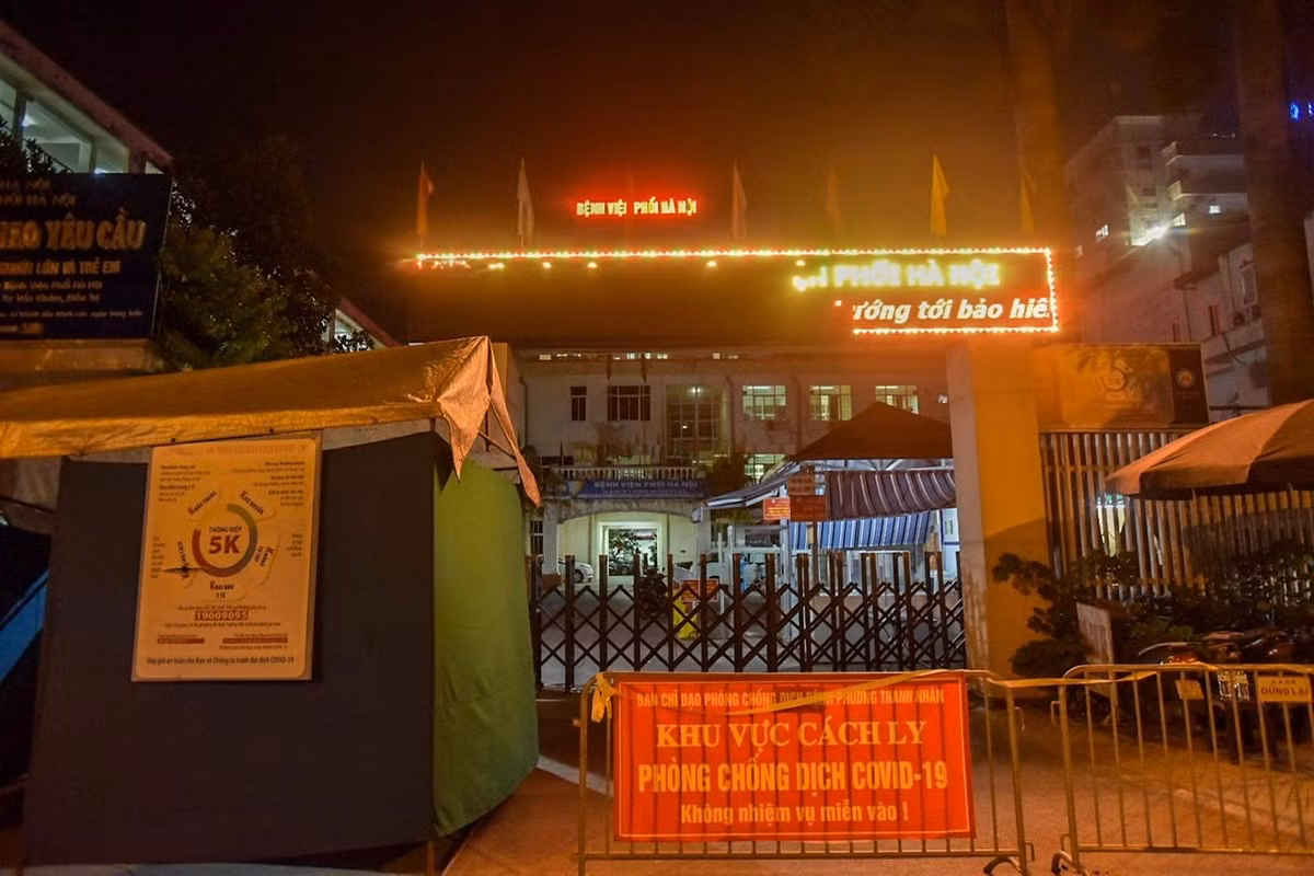 Bác sĩ Phạm Hữu Thường - Giám đốc BV Phổi Hà Nội cho biết, trong quá trình xét nghiệm sàng lọc đã phát hiện ra 14 ca dương tính.