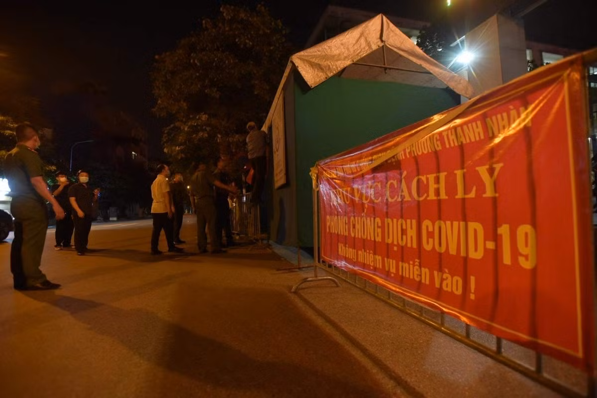 Bệnh viện Phổi Hà Nội đã gửi 14 mẫu bệnh phẩm trên tới CDC Hà Nội xét nghiệm xác định. Tới 18h hôm qua (25/7) đã xác định 9 trường hợp dương tính, 5 trường hợp còn lại sẽ có kết quả trong đêm.