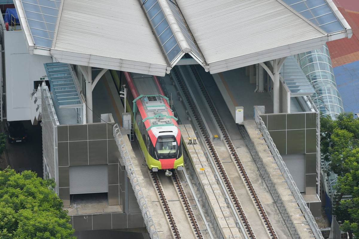 Phía Ban Quản lý cho biết thêm trong sáng nay, đoàn tàu chỉ chạy 1 vòng sau đó tiếp tục quá trình test hệ thống tại Depot.