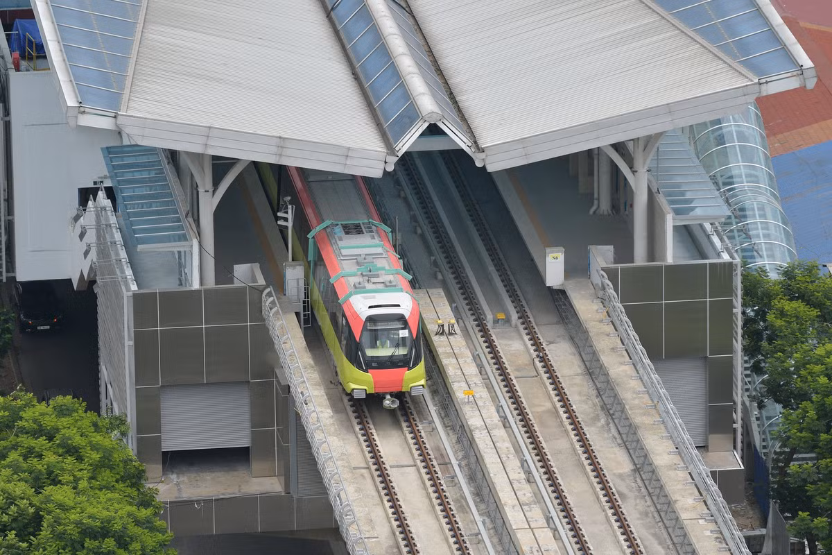 Phía Ban Quản lý cho biết thêm trong sáng nay, đoàn tàu chỉ chạy 1 vòng sau đó tiếp tục quá trình test hệ thống tại Depot.