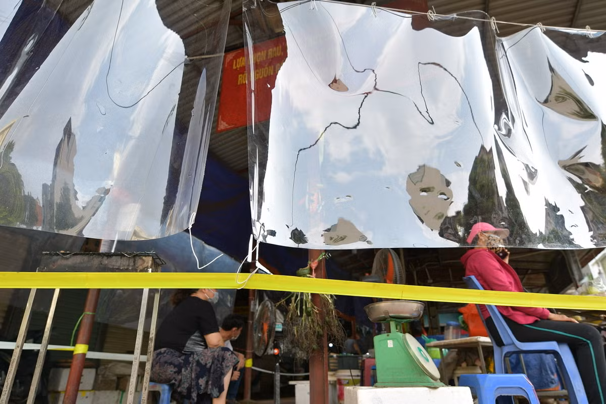 Trong Công điện mới nhất của Hà Nội, các chợ tạm, chợ cóc sẽ phải đóng cửa nên những chợ xanh nằm trong sự quản lý của chính quyền địa phương được dự báo sẽ tăng lượt người mua.