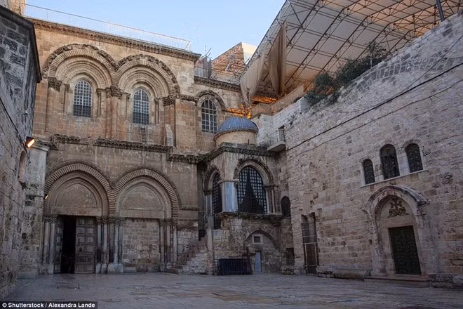 Nhà thờ Mộ Thánh ở Jerusalem, Israel là một trong những địa điểm được cho là nơi chôn cất Chúa Jesus.