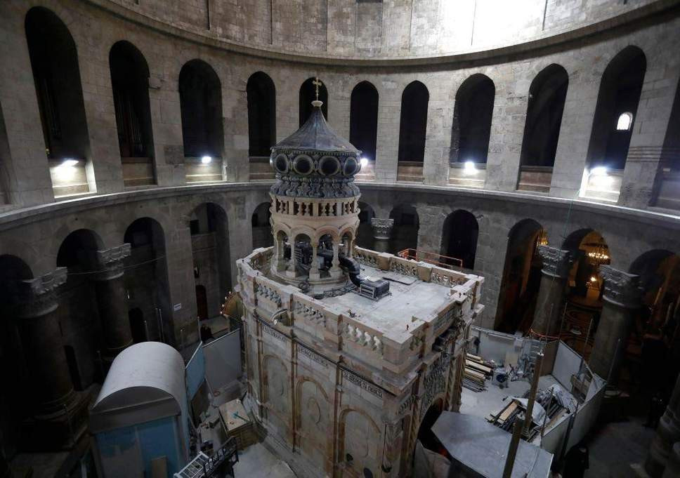 Theo Cơ Đốc giáo, thi thể Chúa Jesus được đặt nằm trên một phiến đá khoét từ hang động đá vôi sau khi Ngài bị quân La Mã hành hình trên cây Thánh giá cách đây hơn 2.000 năm.