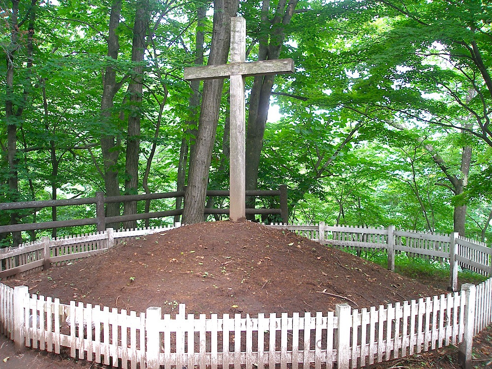 Do vậy, Chúa Jesus quay trở lại Nhật Bản và sống cuộc đời của một nông dân. Về sau, Ngài kết hôn với một phụ nữ Nhật Bản tên Miyuko và có 3 con gái. Chúa Jesus qua đời năm 106 tuổi.