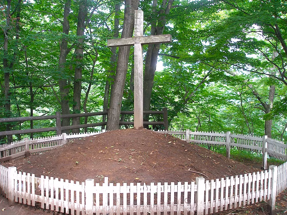 Do vậy, Chúa Jesus quay trở lại Nhật Bản và sống cuộc đời của một nông dân. Về sau, Ngài kết hôn với một phụ nữ Nhật Bản tên Miyuko và có 3 con gái. Chúa Jesus qua đời năm 106 tuổi.