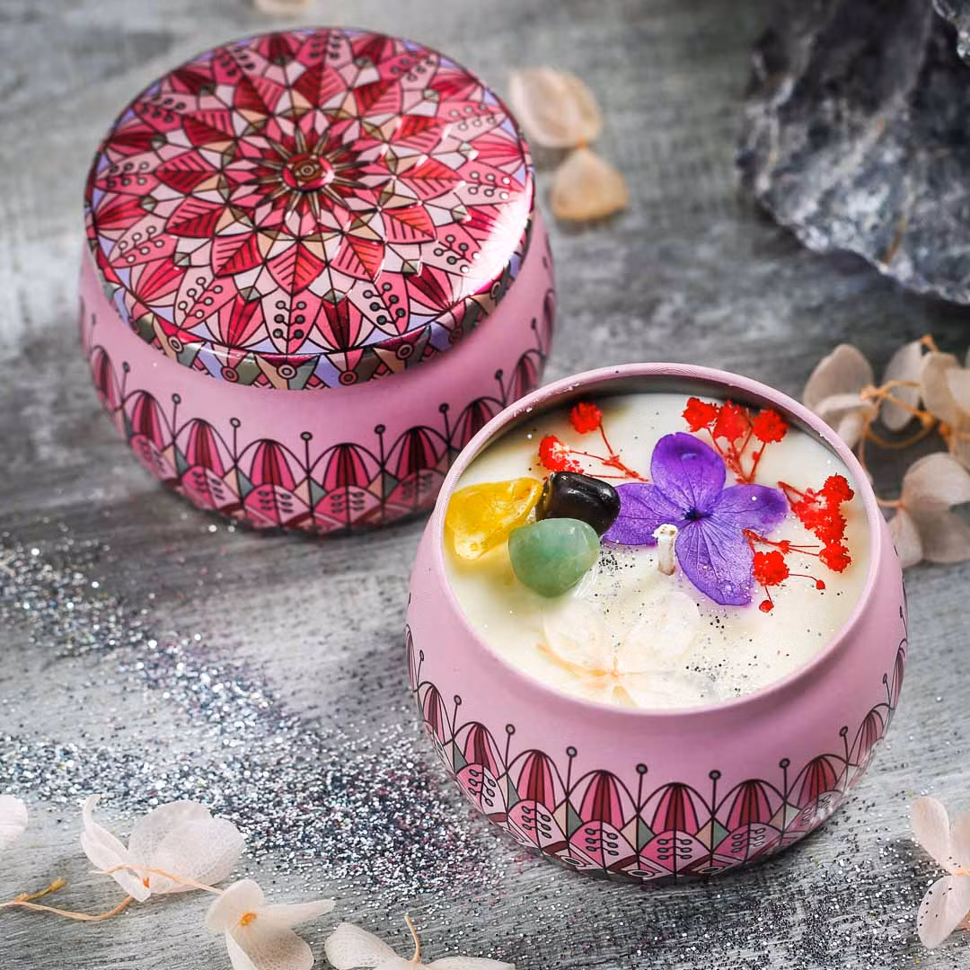 Nếu muốn tình duyên thuận lợi, hãy đặt vào hộp những cây nến/đèn cầy có màu đỏ với hương thơm tự nhiên, các loại tinh đầu, kem có mùi thơm. Nếu mong muốn gia đình khỏe mạnh, hãy đặt vào hộp những quả đào, các loại ngọc hình rùa, hươu.