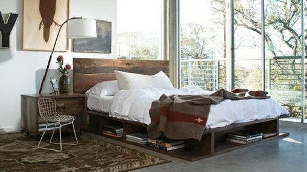 Theo phong thủy, đặt những đồ dùng cũ, những mảnh vỡ của đồ dùng dưới gầm giường sẽ gây ra nhiều chuyện không vui, tình cảm vợ chồng, mối quan hệ của các thành viên trong gia đình bị rạn nứt, tiền không cánh mà bay. 