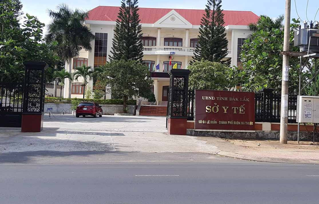 Phat hien hang loat nhan vien So Y te Dak Lak dung bang gia