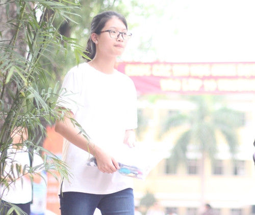 Em Trần Thị Xuân tự tin với bài thi có thể đạt điểm 7,5.