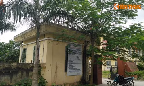 Căn phòng bảo vệ, nơi ông Q. bị đối tượng xấu ra tay sát hại trong đêm.