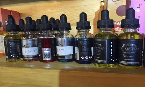 Thu giu nhieu dung cu hut thuoc la dien tu khong ro nguon goc-Hinh-2