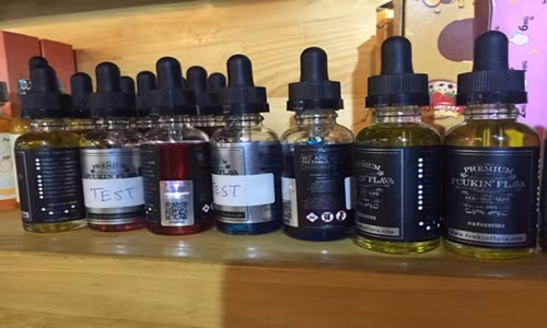 Thu giu nhieu dung cu hut thuoc la dien tu khong ro nguon goc-Hinh-2