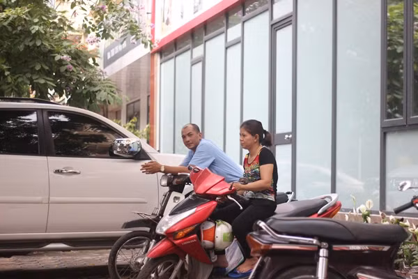 Mỗi người một tâm trạng khác nhau nhưng các bậc phụ huynh đều mong muốn con mình làm bài có được kết quả cao nhất.