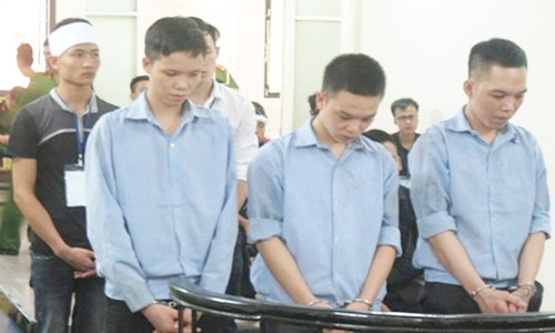 Ha Noi: Nhan vien quan nhau dam thau nguc khach... tu vong