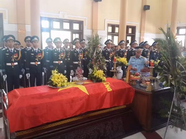 Đúng 10h30, sau khi hoàn tất các thủ tục, thi hài Đại tá Trần Quang Khải đã được hỏa táng.