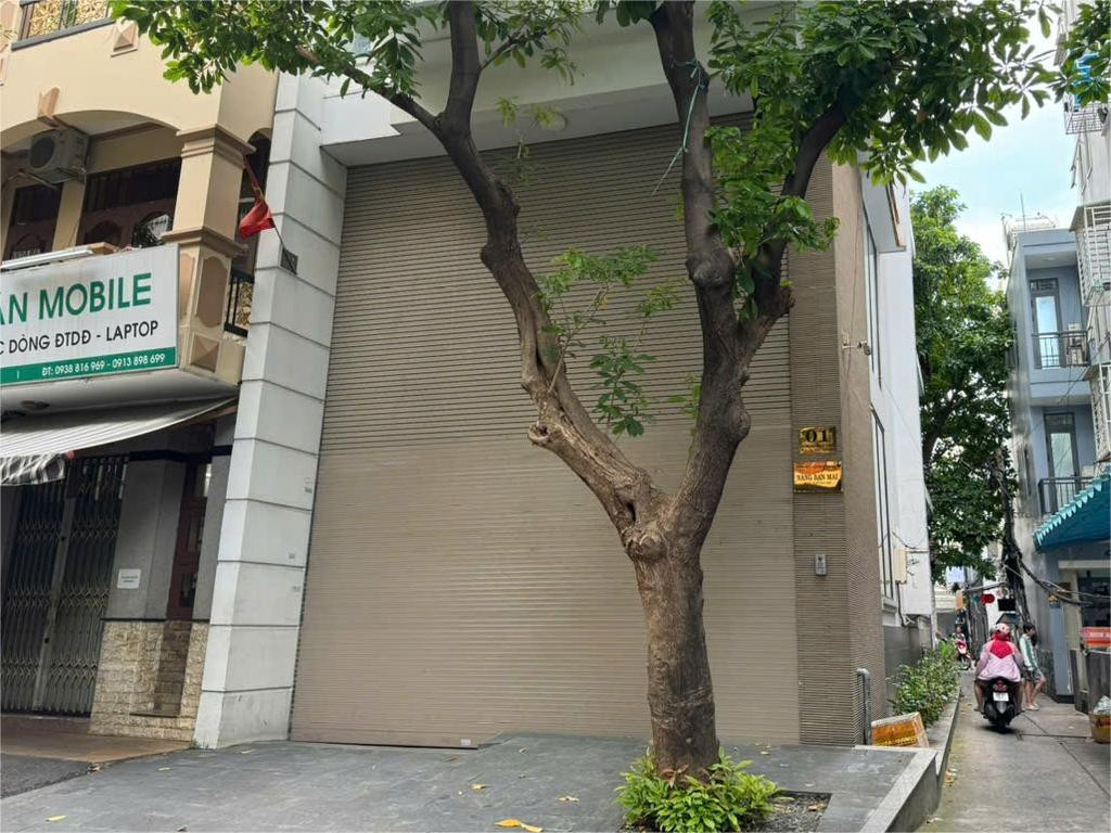 Trụ sở của Nhà thầu nghìn tỷ Nắng Ban Mai tại TPHCM. Ảnh: NP Trụ sở của Nhà thầu nghìn tỷ Nắng Ban Mai tại TPHCM. Ảnh: NP