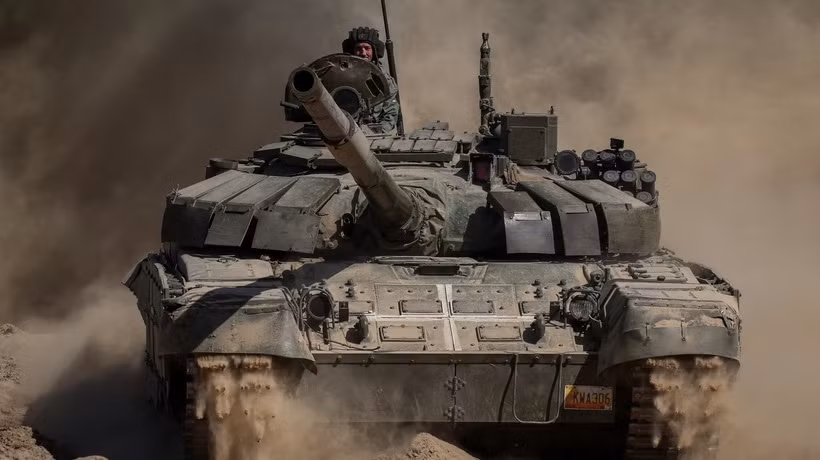 Để làm điều này, Quân đội Ukraine đã lấy tấn công để thay thế phòng thủ, phản công một cách dữ dội. Quân Nga, vốn đã chiếm ưu thế, trực tiếp đối đầu bằng cách phản công trên toàn bộ mặt trận, bao gồm cả phía nam Korenevo, nơi cũng nổ ra các cuộc chiến đối kháng lớn. Ảnh minh họa.