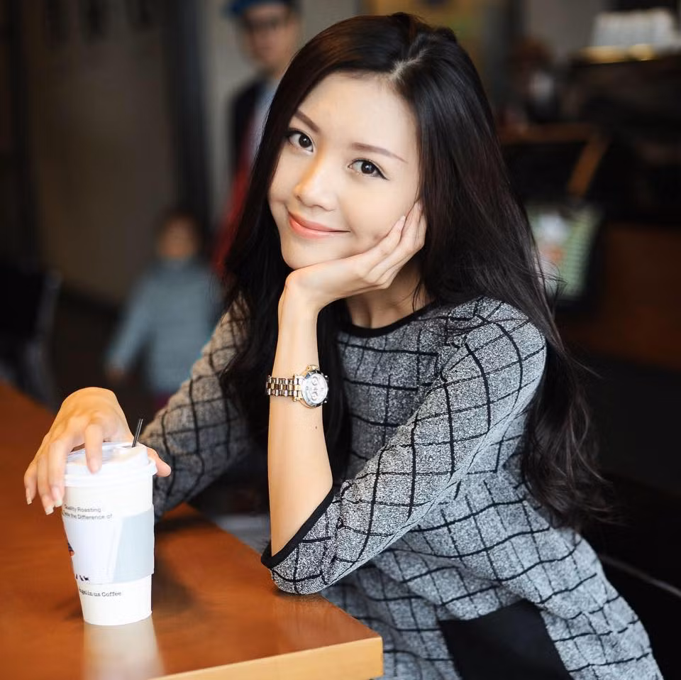 Dáng người cao, cân đối và đường V-line hoàn hảo trên khuôn mặt của Ngọc Châm làm không ít chàng trai, các fan mê mẩn.