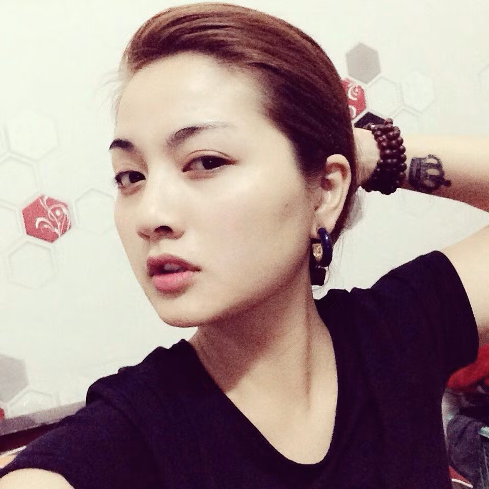 Ngoài sự đáng yêu và khả năng nhái giọng TVB, Cát My còn gây chú ý với khuôn mặt thanh tú, trẻ trung và xinh đẹp.