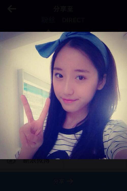 Vì vậy, nhiều khả năng dòng mô tả "Nữ sinh Học viện Hải quân" chỉ là một chiêu câu kéo sự chú ý của người chia sẻ loạt ảnh này.