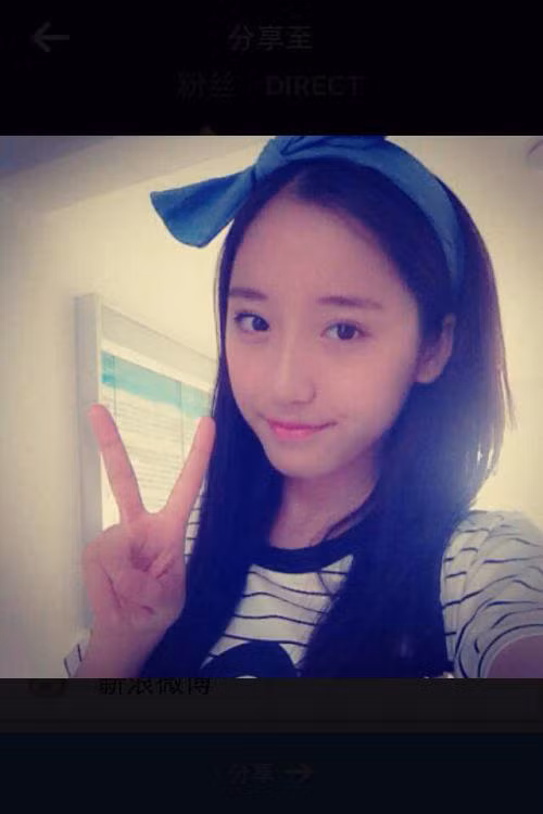 Vì vậy, nhiều khả năng dòng mô tả "Nữ sinh Học viện Hải quân" chỉ là một chiêu câu kéo sự chú ý của người chia sẻ loạt ảnh này.