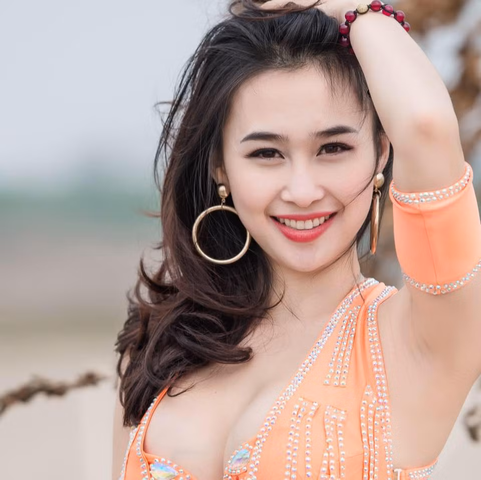 Còn rất trẻ và xinh đẹp, cộng thêm với tài năng... Dư Ngân trở thành một gương mặt 9X Hà thành được khá nhiều bạn trẻ biết đến.